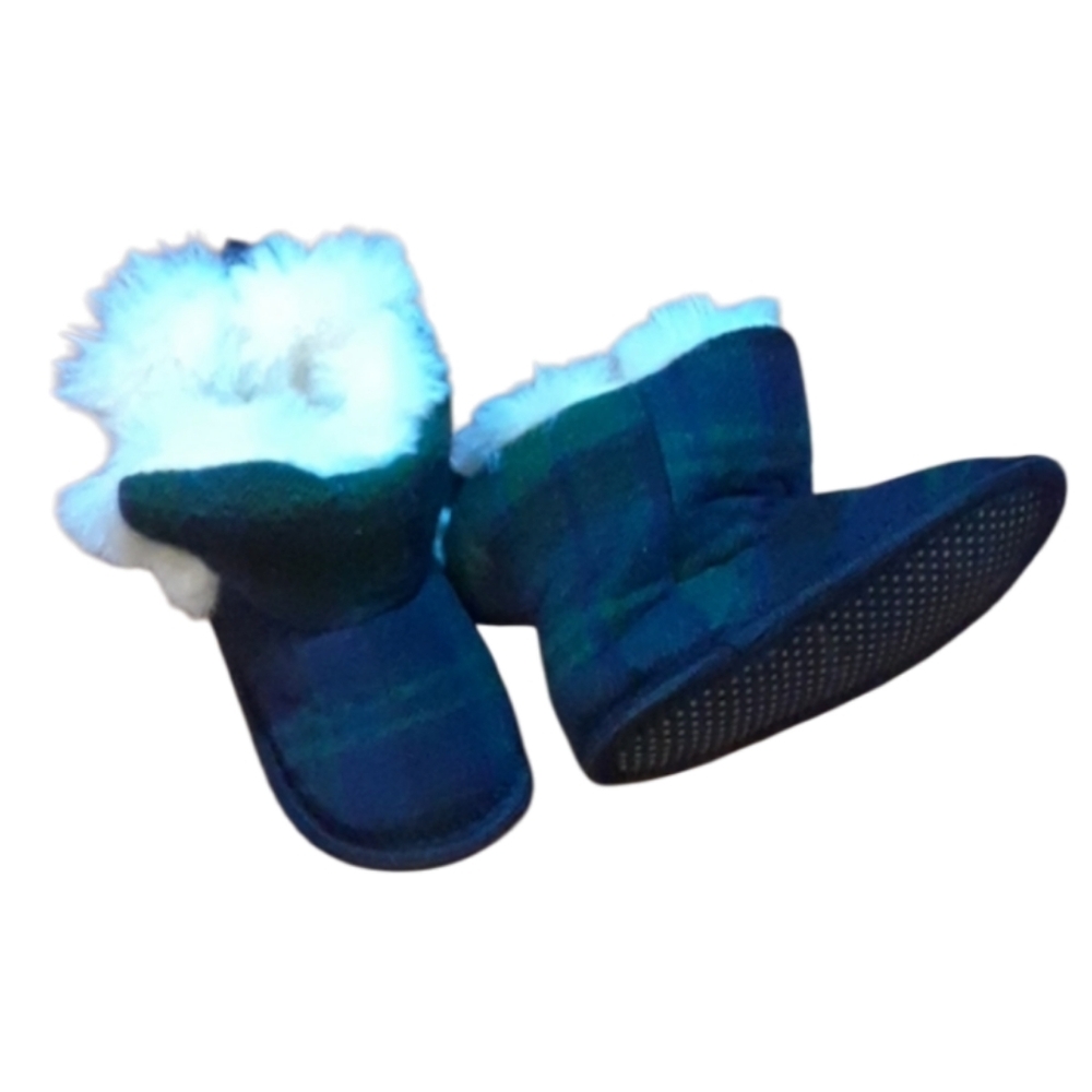 Size M baby plaid tartan fluffy booty slippers